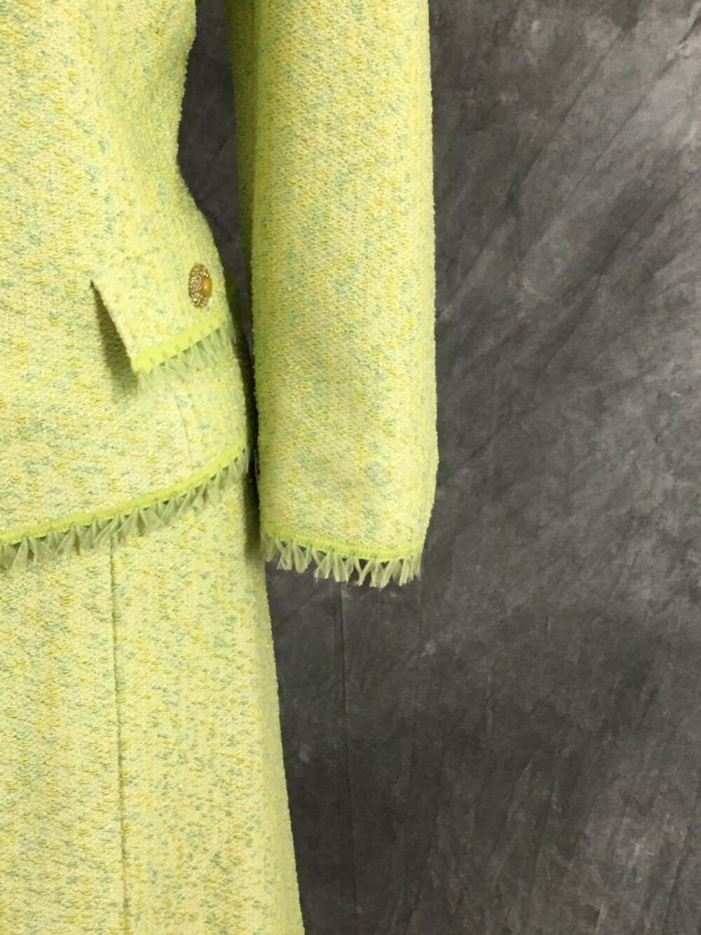 BEAUTIFUL St John couture knit green multi jacket skirt suit size 8 - Picture 6 of 10
